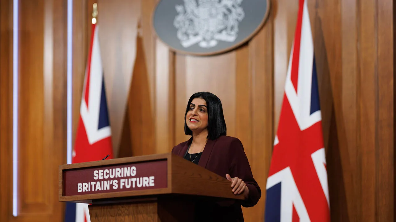 A girl in stage Shabana Mehmood